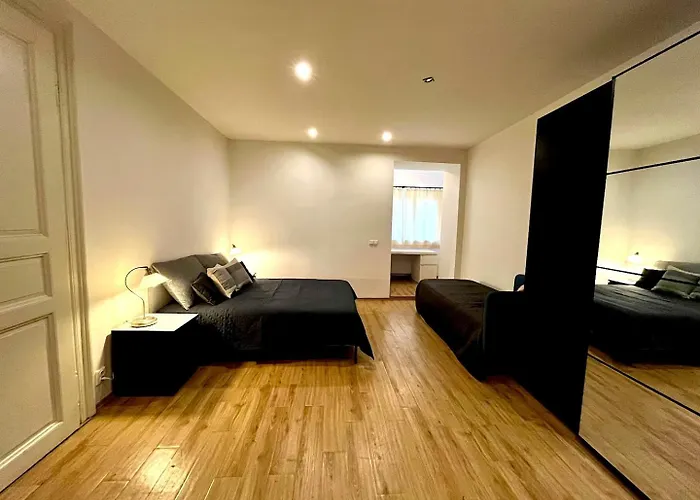 Valentine\'S National Museum Apartments